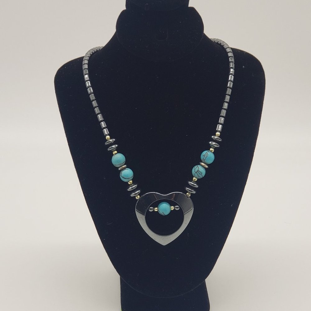 Heart Necklace – Vintage ladies Hematite semi-precious gemstone necklace